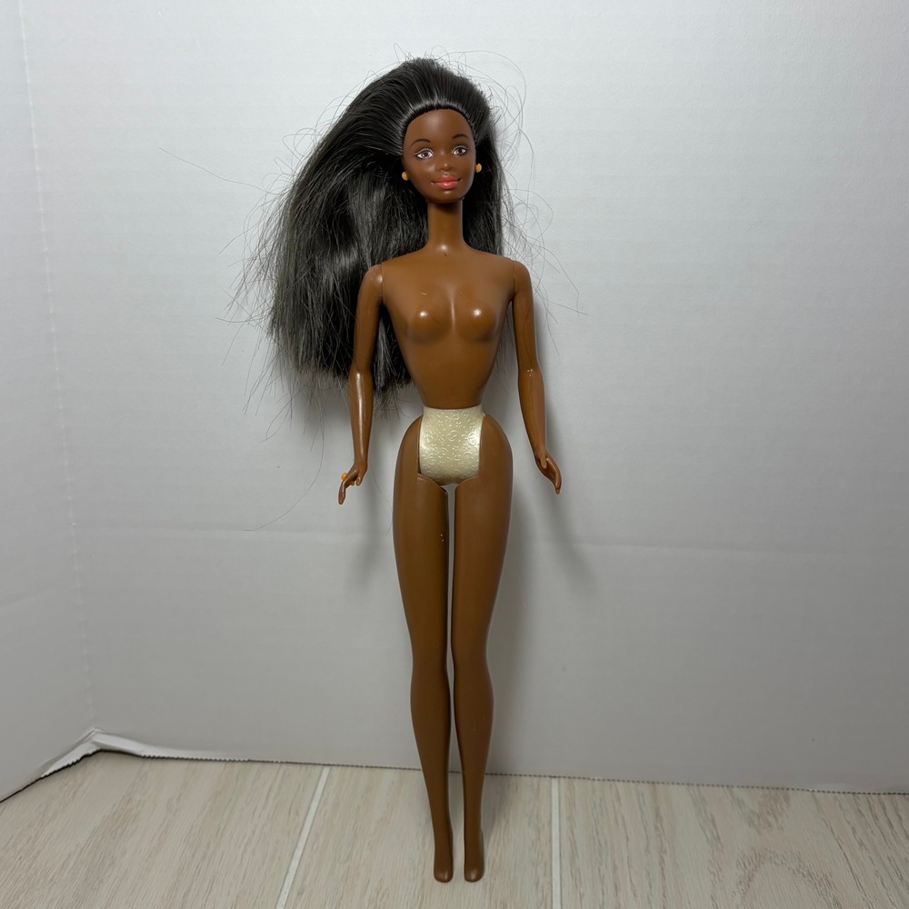 Mattel Barbie Christy Doll Brown Eyes Black Hair AA Orange Earrings Nude Vintage